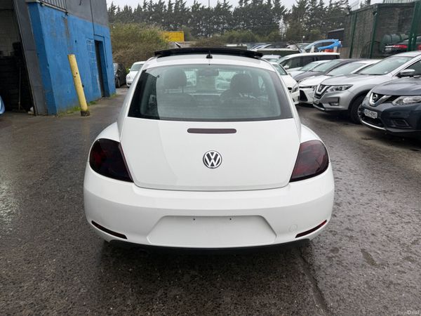 2012 Volkswagen Beetle Auto / Leather Spec 384215261