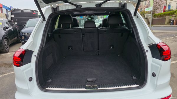 Porsche Cayenne hybrid S 416 BHP AA APPROVED 384229193