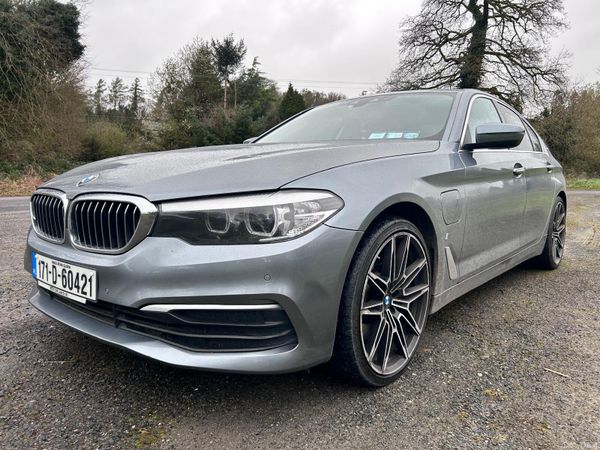 BMW 5-Series 2017 384364511