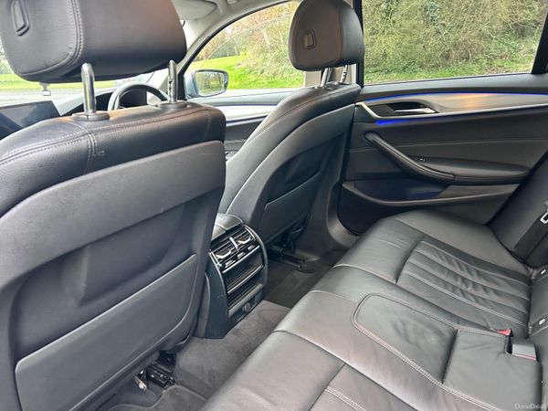 BMW 5-Series 2017 384364513