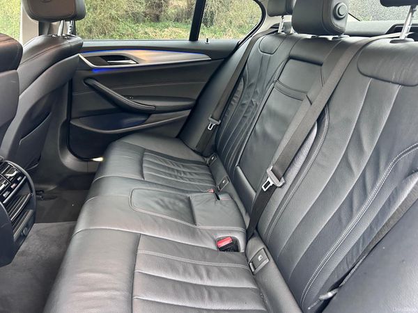 BMW 5-Series 2017 384364515