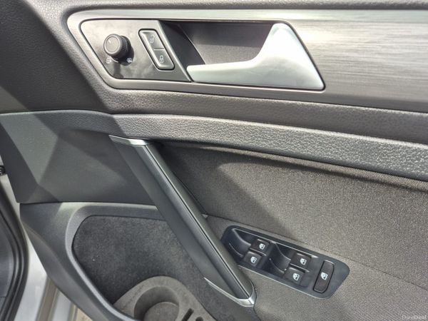 2018 VW GOLF (AUTOMATIC) 384368333