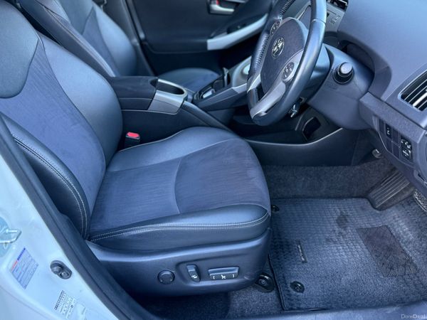 2015 Toyota Prius Hybrid Automatic 384328377