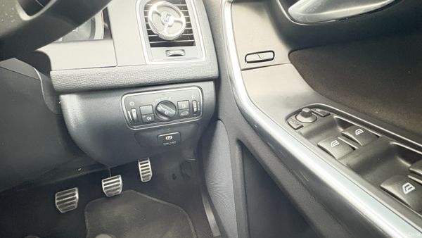 2014 Volvo XC60(NCT12/26) 2.0R-DESIGN D4 181BHP 384452851