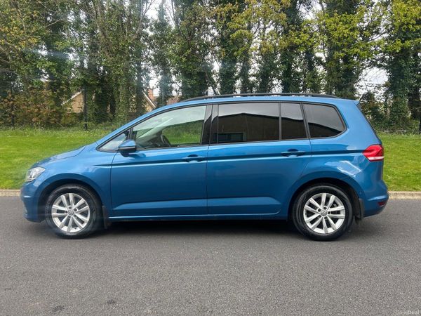 Volkswagen Touran 2017 (04/27,TAX09/26) 384455307