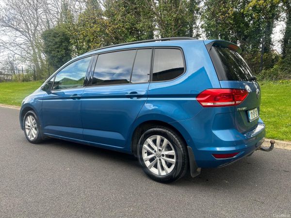 Volkswagen Touran 2017 (04/27,TAX09/26) 384455309