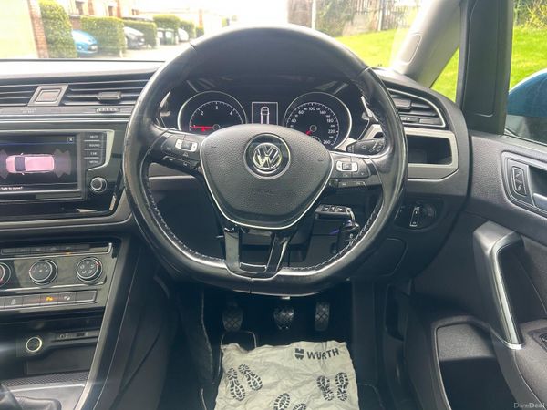 Volkswagen Touran 2017 (04/27,TAX09/26) 384455319