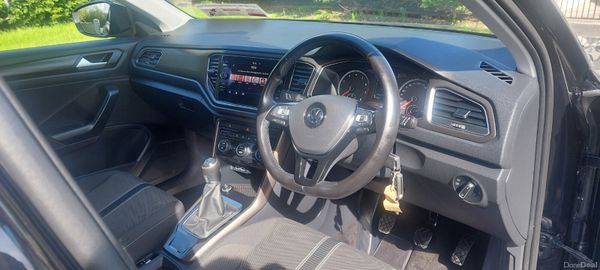 Volkswagen T-Roc 2019 1.0Petrol 384456137