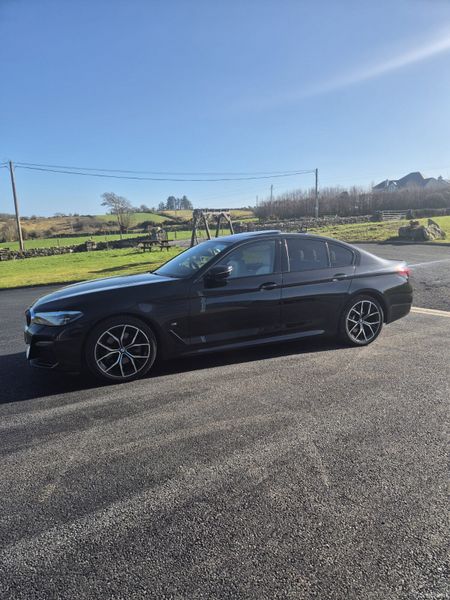 BMW 5-Series 2023 384457795