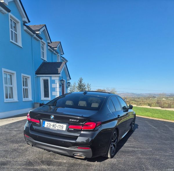 BMW 5-Series 2023 384457799