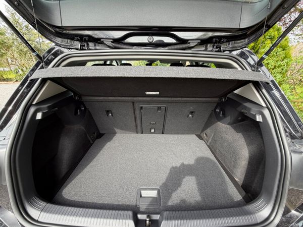 Volkswagen Golf Style 384460571