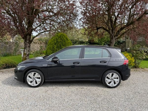 Volkswagen Golf Style 384460535