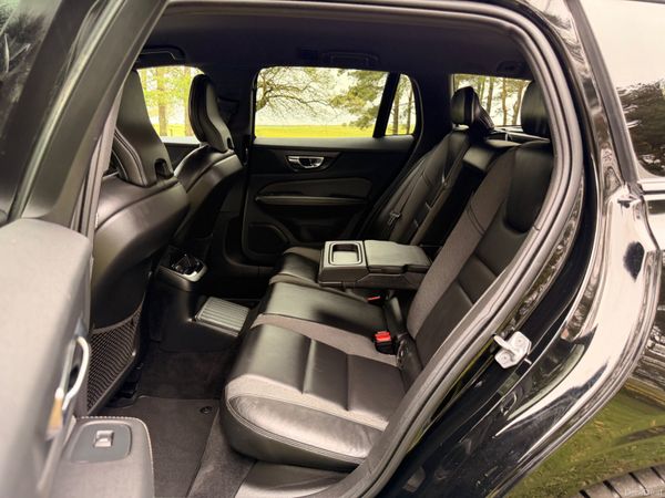 Volvo V60 2021 AWD R Design 384461705