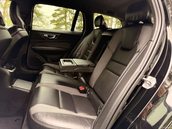 Volvo V60 2021 AWD R Design 384461707