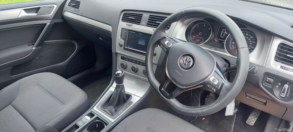 Volkswagen Golf 2016 384465895