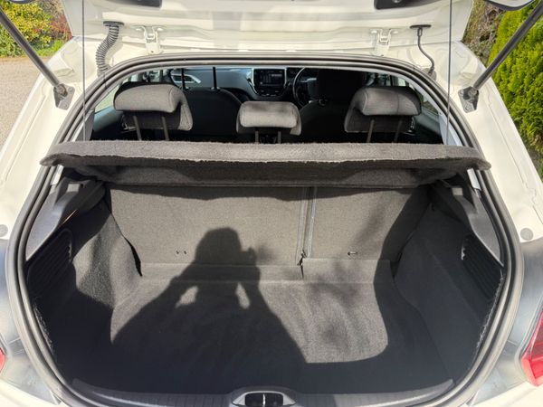 Peugeot 208 1 owner 384481035