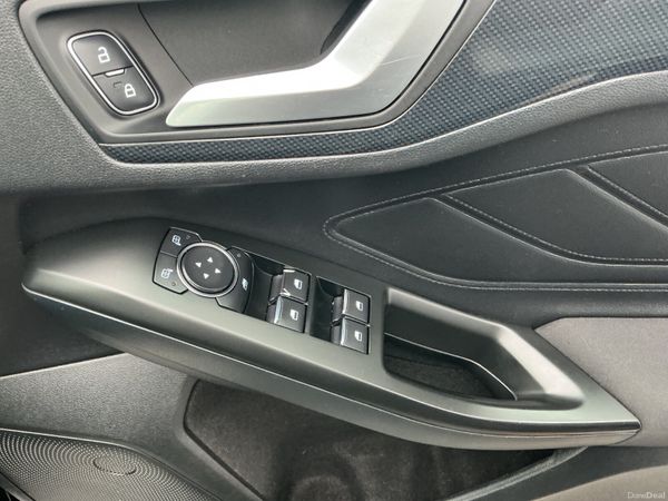 2019 FORD FOCUS ST-LINE PETROL LOW KMS 384416639