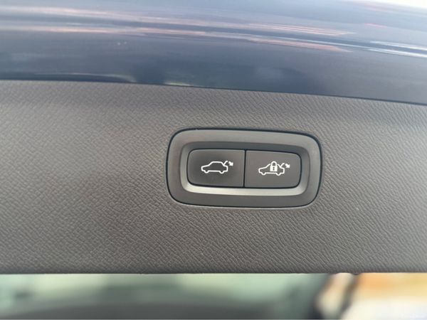 Volvo XC90 D5 AWD MOMENTUM GT 5DR AU AUTO 384432381