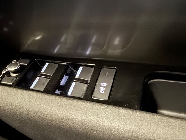 221 Land Rover Range Rover Velar P400E SE-Black-Ed 384567239