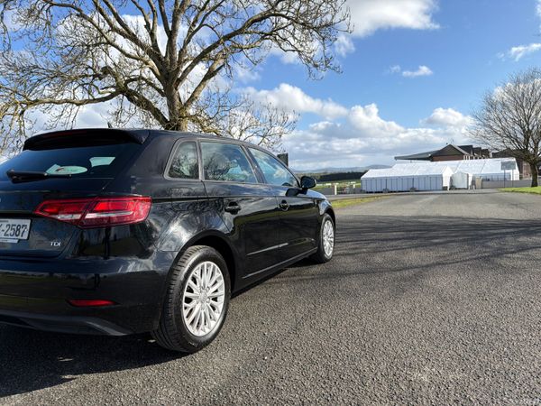 Audi A3 2017 TDI 1.6 only 66000 KM 384569355