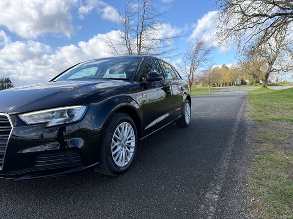 Audi A3 2017 TDI 1.6 only 66000 KM 384569375