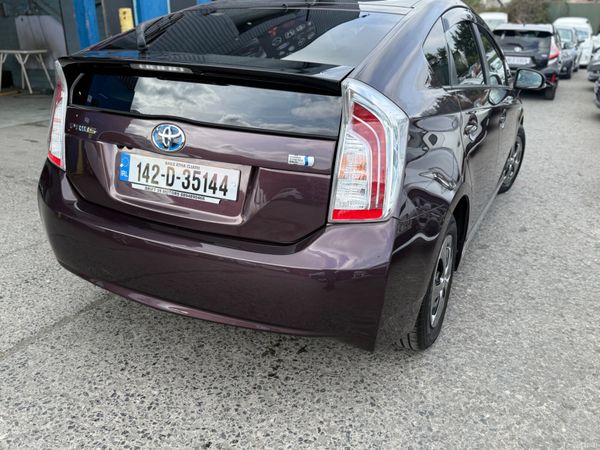 2014 Toyota Prius Hybrid Automatic 384525255