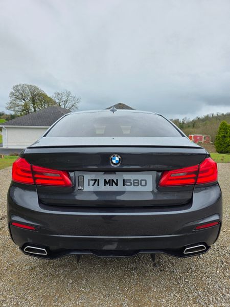 BMW 5-Series 2017 384535949