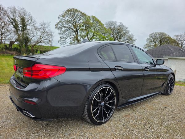 BMW 5-Series 2017 384535953