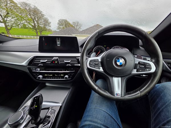 BMW 5-Series 2017 384535955