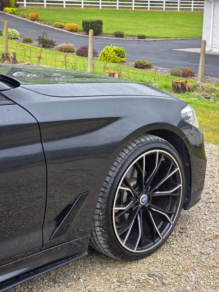 BMW 5-Series 2017 384535957