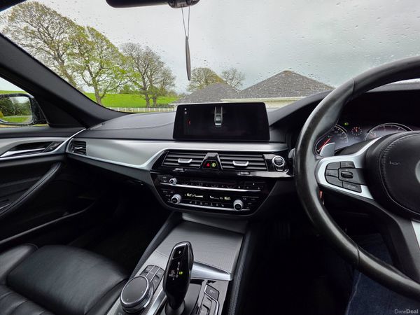 BMW 5-Series 2017 384535959