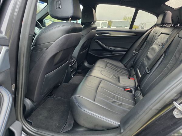 BMW 5-Series 2017 384535961