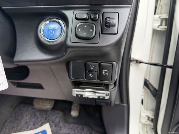 Toyota aqua 2016 384698463