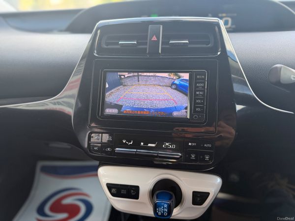 Toyota Prius 2018 384607361