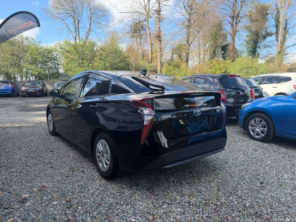 Toyota Prius 2018 384607315
