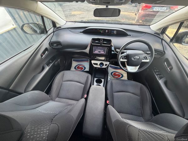 Toyota Prius 2018 384607337