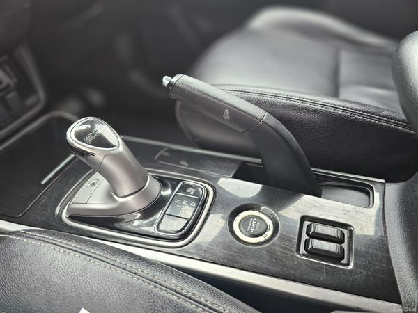 MITSUBISHI OUTLANDER PHEV // NCT AND TAX 384608205