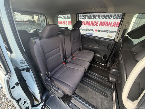 Nissan Serena 2017 384609399