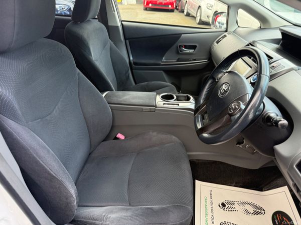 2013 Toyota Prius Alpha 7 Seater 1.8 Hybrid 384616839