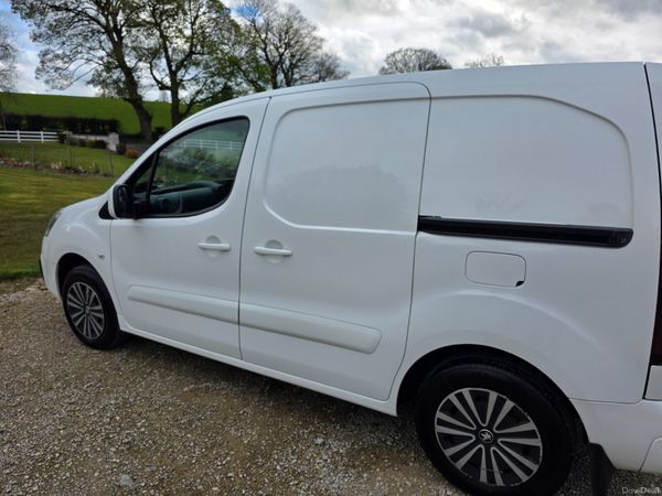 Peugeot Partner 2018 384771885