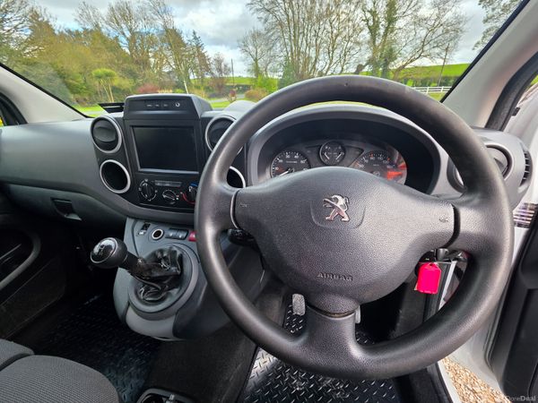 Peugeot Partner 2018 384771897