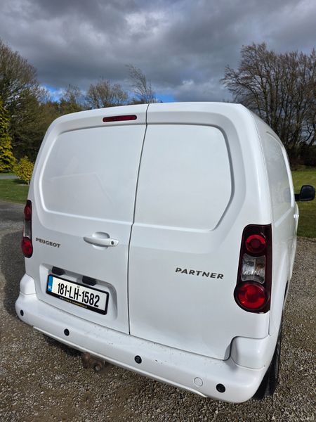 Peugeot Partner 2018 384771901
