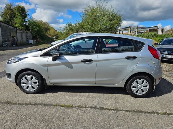 Ford Fiesta 2013 1.2 low mileage only 105klm 384856011