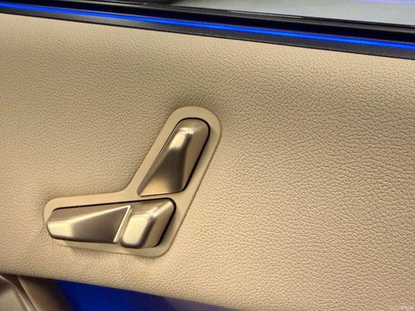 232 BMW iX40 M-Sport XDrive 384862715