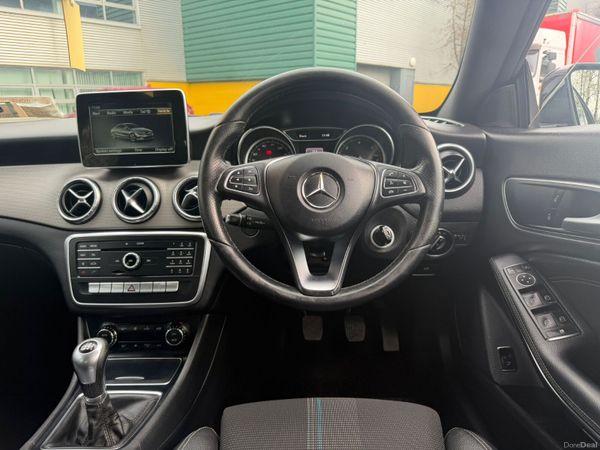 Mercedes-Benz CLA 220D AMG Sport 384872681
