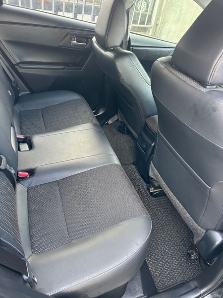 Toyota Auris 384873207