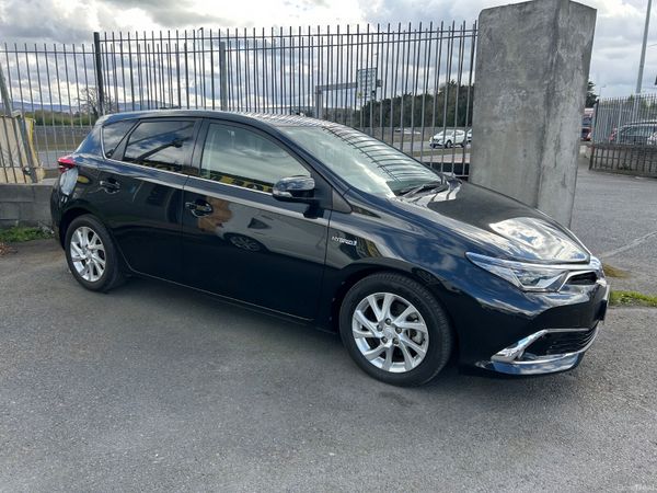 Toyota Auris 384873211