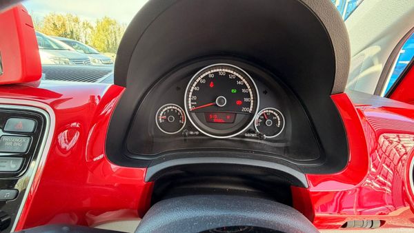 Volkswagen up! 2014 384820511