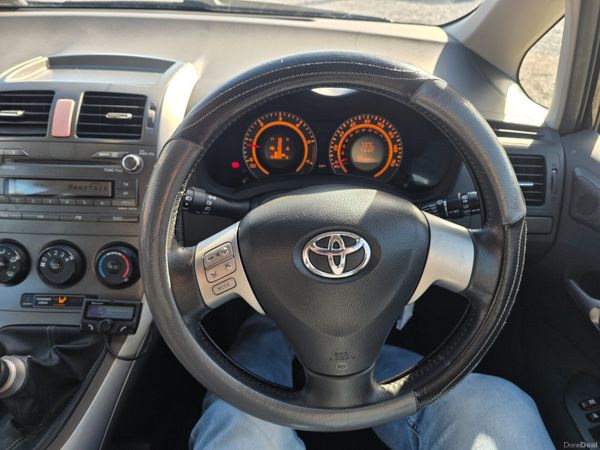 Toyota Auris 2007 384940781