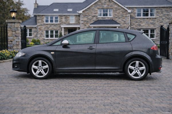 Stunning SEAT LEON 1.6 TDi Sport 384952735